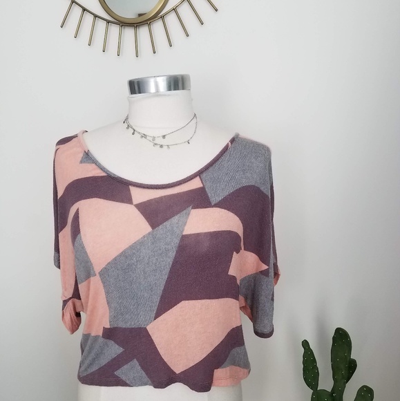 Super Soft Geometric Top - Picture 1 of 5